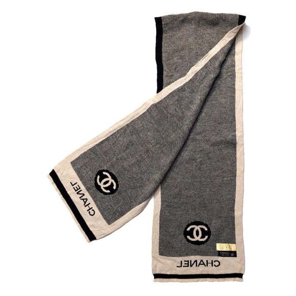 Vintage CHANEL Gray, Black, Ivory 100% Cashmere Wool Reversible Knit Scarf - Picture 5 of 16